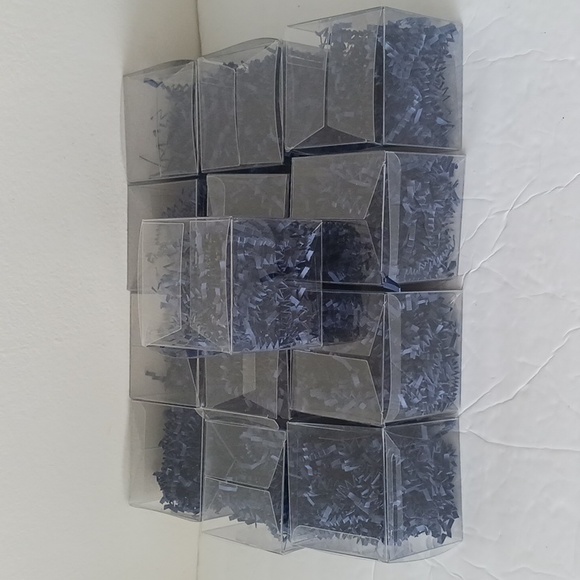 16 small plastic clear  gift boxes w navy blue  Crinkle Paper 3"x 3" x 3" - Picture 9 of 12